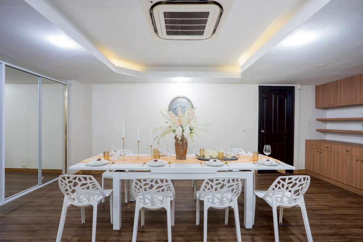 picture Pool Villa within a short walk to beautiful white sandy beach of Jomtien, Only Steps away 150metrs - 24/37