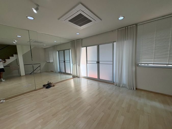 ให้เช่า บ้านทาวน์โฮม Noble Cube Pattanakran ถนนพัฒนาการ ใกล้ทองหล่อ บ้านสวย ตกแต่งครบ