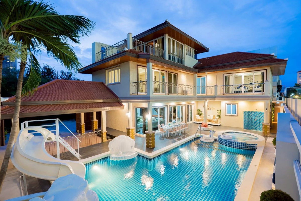 picture Pool Villa within a short walk to beautiful white sandy beach of Jomtien, Only Steps away 150metrs - 1/37