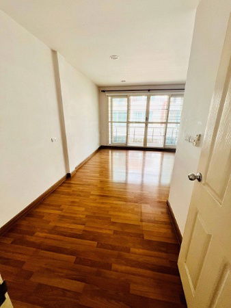 picture For rent 3 Storey Townhome at Baan Klang Muang Urbanion Rama 9-Ladprao. 7 Minutes from Ekkamai. Available Now for rent 3 Bedroom, 3 bathroom - 5/10