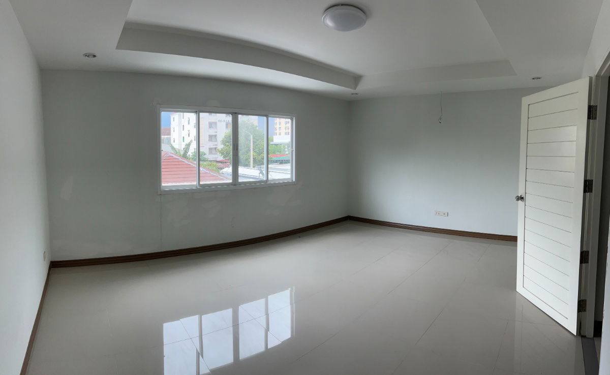 รูป ขายบ้านทาวน์โฮม 3 ชั้น ทำเลเยี่ยม! ใกล้ รร.บดินทรเดชา เพียง 950 เมตร - รูปที่ 19/39