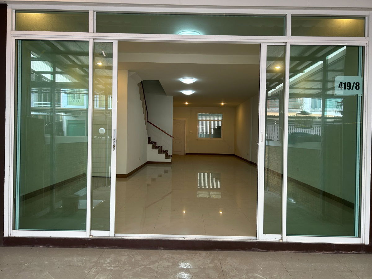 รูป ขายบ้านทาวน์โฮม 3 ชั้น ทำเลเยี่ยม! ใกล้ รร.บดินทรเดชา เพียง 950 เมตร - รูปที่ 11/39