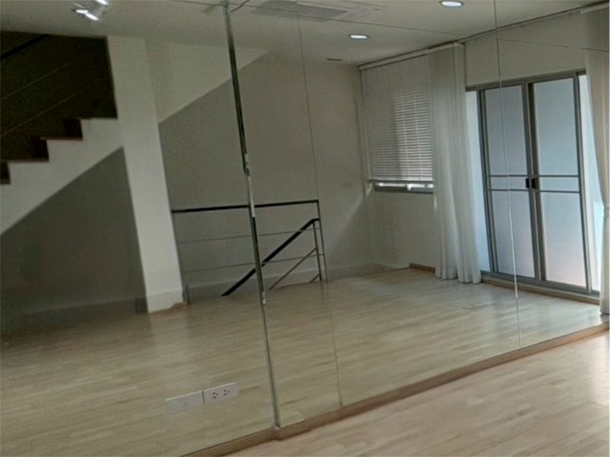 picture Townhome for rent at Noble Cube Pattanakran on Pattanakarn Road, near Thonglor. Beautiful, fully furnished. - 3/9