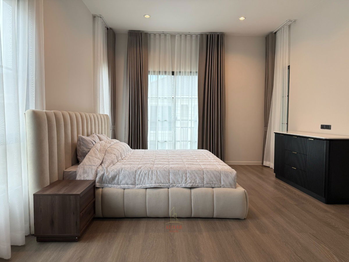 รูป RH113825 ให้เช่า บ้านเดี่ยว 2 ชั้น 4 ห้องนอน at Setthasiri Bangna KM.10 ใกล้ Design Village บางนา เพียง 900 ม. - รูปที่ 6/9