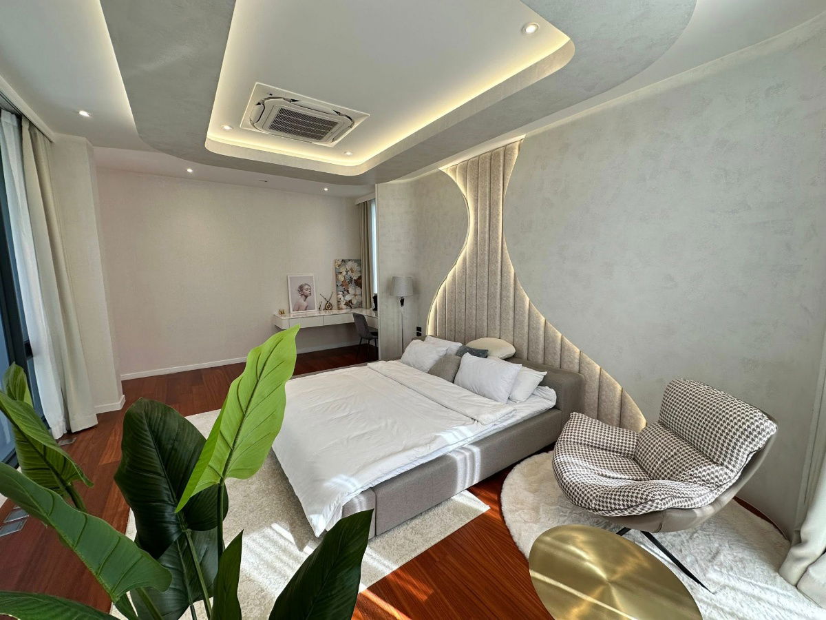 picture BuGaan Pattanakarn with private swimming pool large size  - 13/14