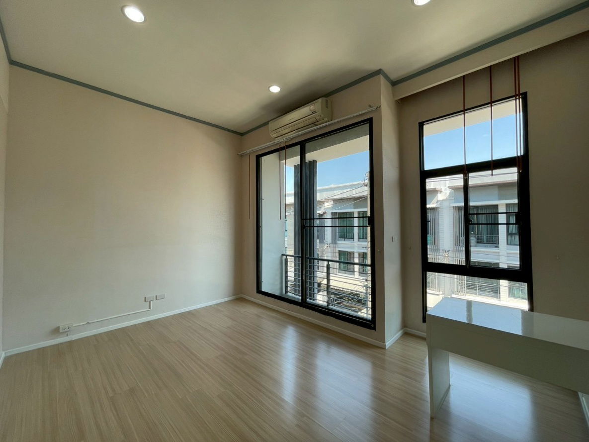 picture For Rent: Baan Klang Muang Rama 9 – Ramkhamhaeng 3-storey townhouse with full functionality in a prime and convenient location - 14/18