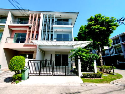 ทาวน์โฮม กรุงเทพมหานคร : ขายทาวน์โฮม 3 ชั้น ม.วิสต้า ปาร์ค พระราม 2 หลังมุม พร้อมเฟอร์นิเจอร์