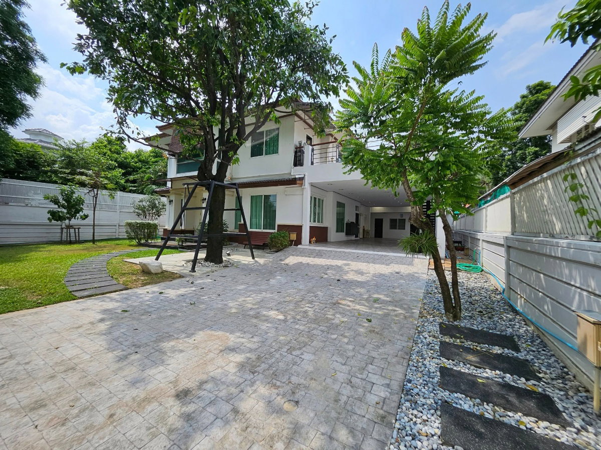 S04-0032 Single house for rent in Baan Ladprao Exclusive and Residence.