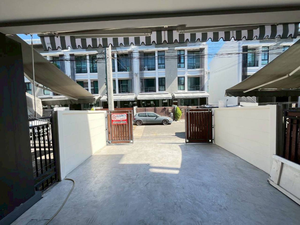 picture For Rent: Baan Klang Muang Rama 9 – Ramkhamhaeng 3-storey townhouse with full functionality in a prime and convenient location - 10/18