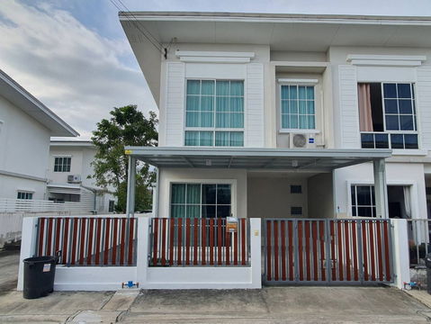 T 1463 ให้เช่า ทาวน์โฮม 2 ชั้น หลังมุม ม.J City ถ.แพรกษา บ้านสวยสภาพดี มีเฟอร์นิเจอร์ ราคา 15,000 บาท