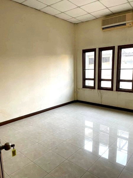 picture For sale: 4-story commercial building with two units near Phra Meru Road. 24 sq wah. Suitable for a hostel. Features 10 bedrooms,7 bathrooms, - 7/15