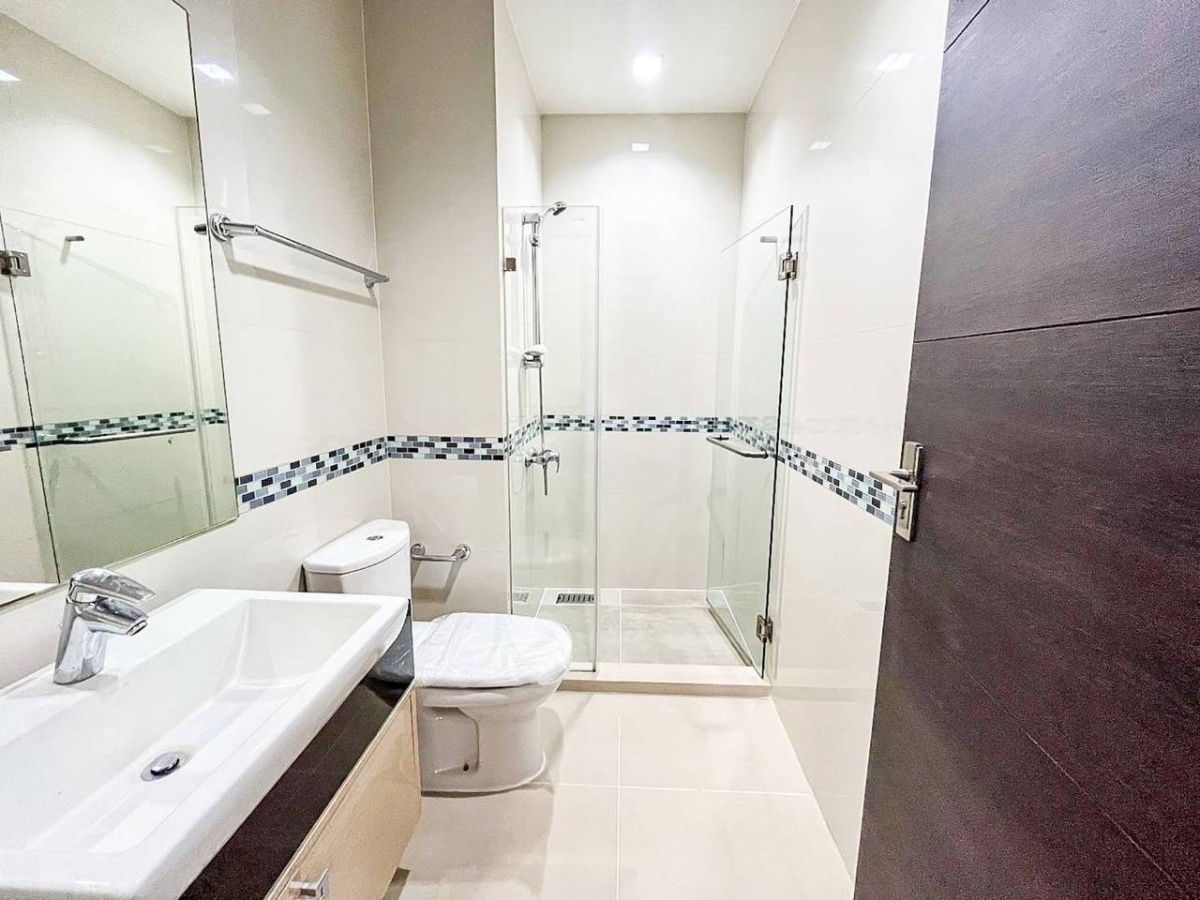 picture Ideo Q Phayathai【𝐑𝐄𝐍𝐓】🔥Modern, dark brown, classic, full room with built-in furniture🔥 Contact Line ID: @hacondo - 7/9