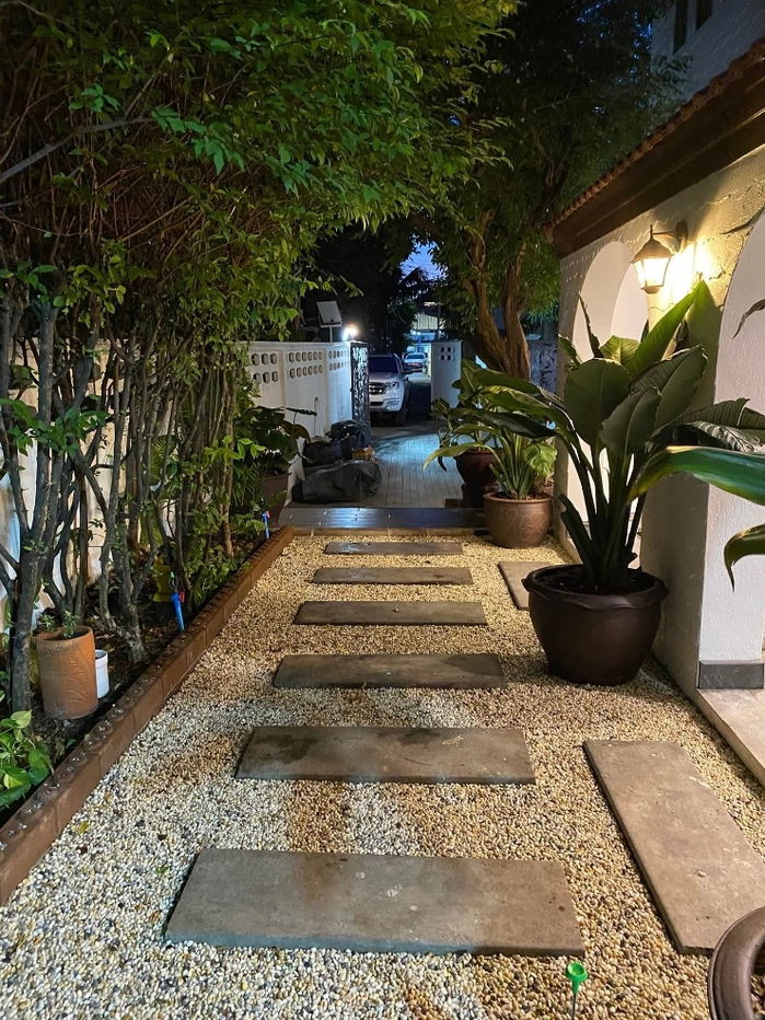 รูป บ้านตกแต่งหรู เฟอร์ครบ พร้อมเข้าอยู่ทันที 💫
บรรยากาศเงียบสงบ ร่มรื่น เหมาะกับครอบครัวหรือชาวต่างชาติ 🌳
- รูปที่ 3/14