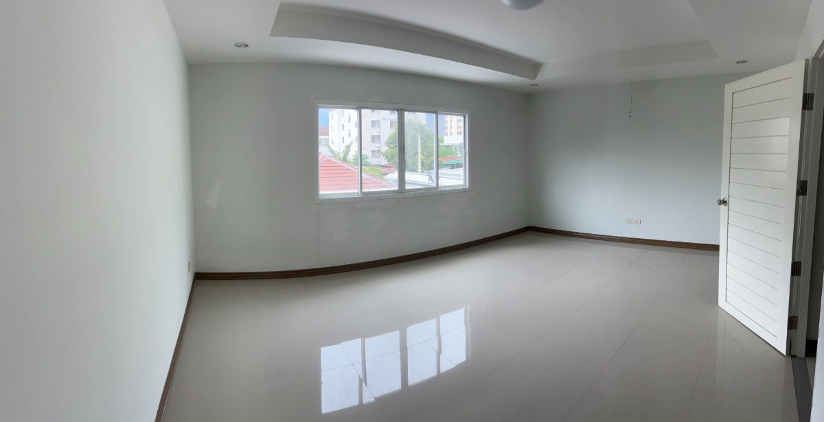 รูป ขายบ้านทาวน์โฮม 3 ชั้น ทำเลเยี่ยม! ใกล้ รร.บดินทรเดชา เพียง 950 เมตร - รูปที่ 18/39