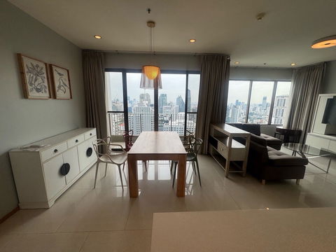 The Emporio Place Sukhumvit 24 ❤️ BTS พร้อมพงศ์