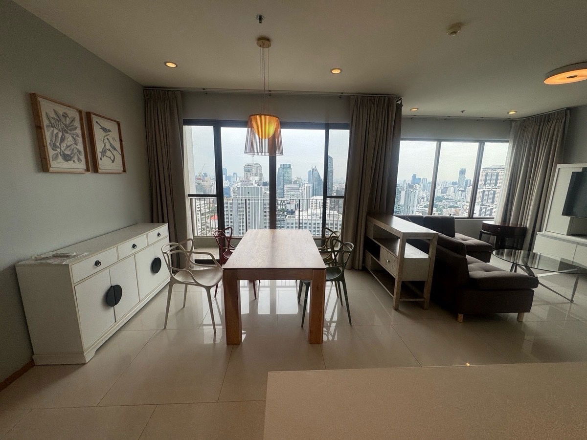 รูป The Emporio Place Sukhumvit 24 ❤️ BTS พร้อมพงศ์ - รูปที่ 1/19