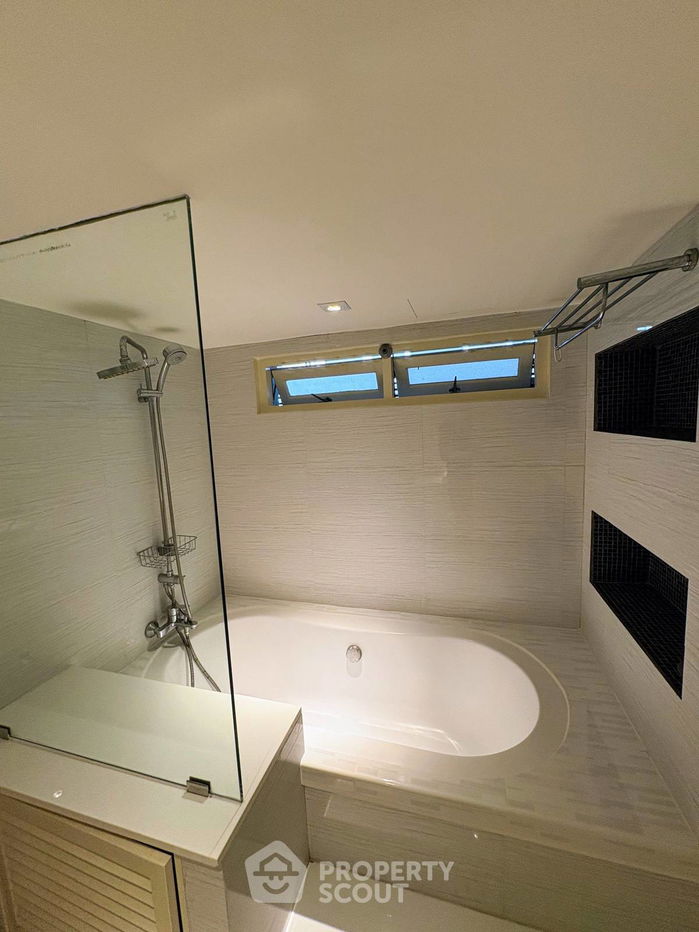 picture 2-BR Condo at The Emporio Place near BTS Phrom Phong (ID 2455279) - 12/16