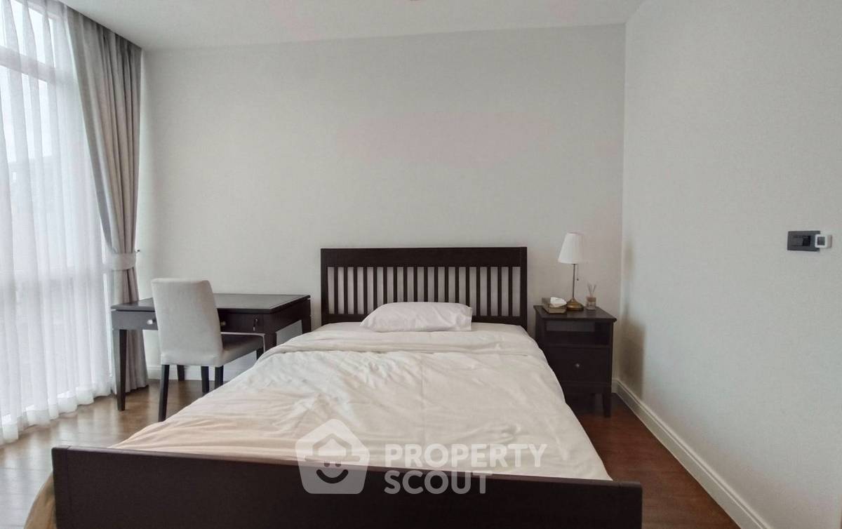 picture 4-BR Condo at Athenee Residence near BTS Phloen Chit (ID 2452119) - 2/7