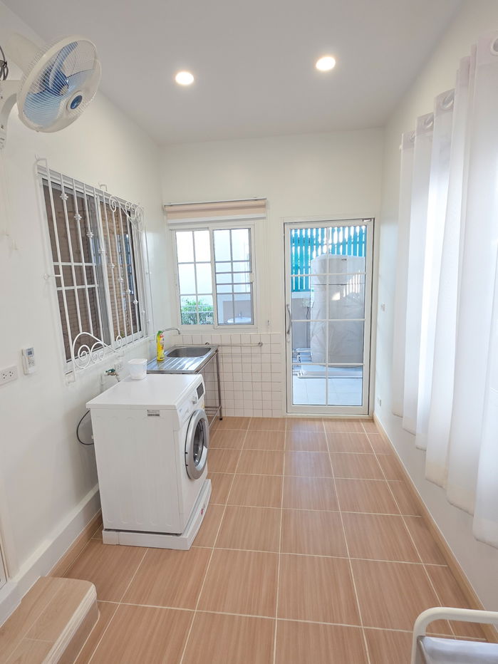 รูป บ้านเดี่ยว 3 นอน 3 น้ำ ต่อเติมพร้อมเฟอร์นิเจอร์ครบ พร้อมเข้าอยู่ ทำเลดี ใกล้ห้างและรร.นานาชาติมากมาย - รูปที่ 8/20