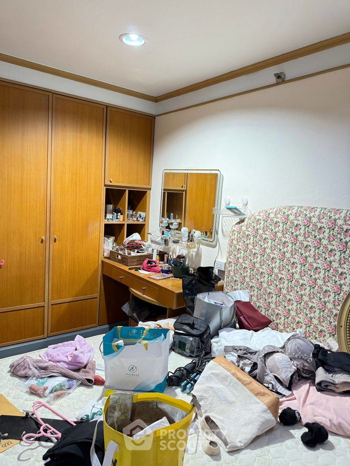 รูป คอนโด 3-ห้องนอน ที่ วิทยุ คอมเพล็กซ์ คอนโดมิเนียม ใกล้ BTS เพลินจิต (ID 2455476) - รูปที่ 1/11