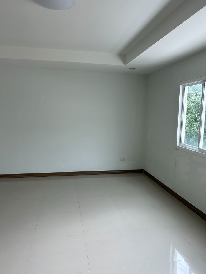 รูป ขายบ้านทาวน์โฮม 3 ชั้น ทำเลเยี่ยม! ใกล้ รร.บดินทรเดชา เพียง 950 เมตร - รูปที่ 25/39