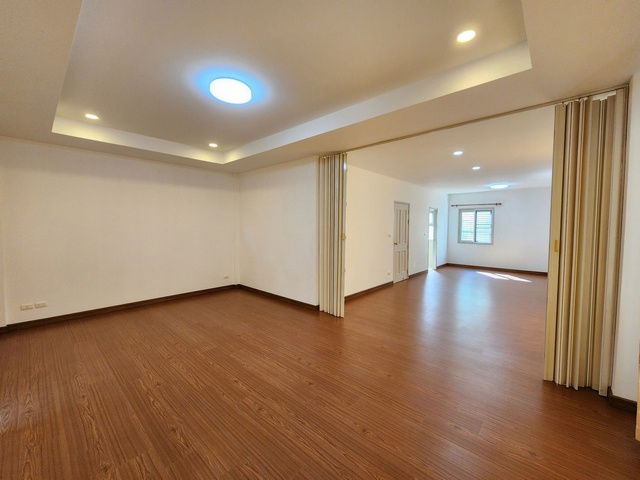 picture FOR SALE  TOWNHOUSE PROPERTY  6500000 BAHT. - 7/8