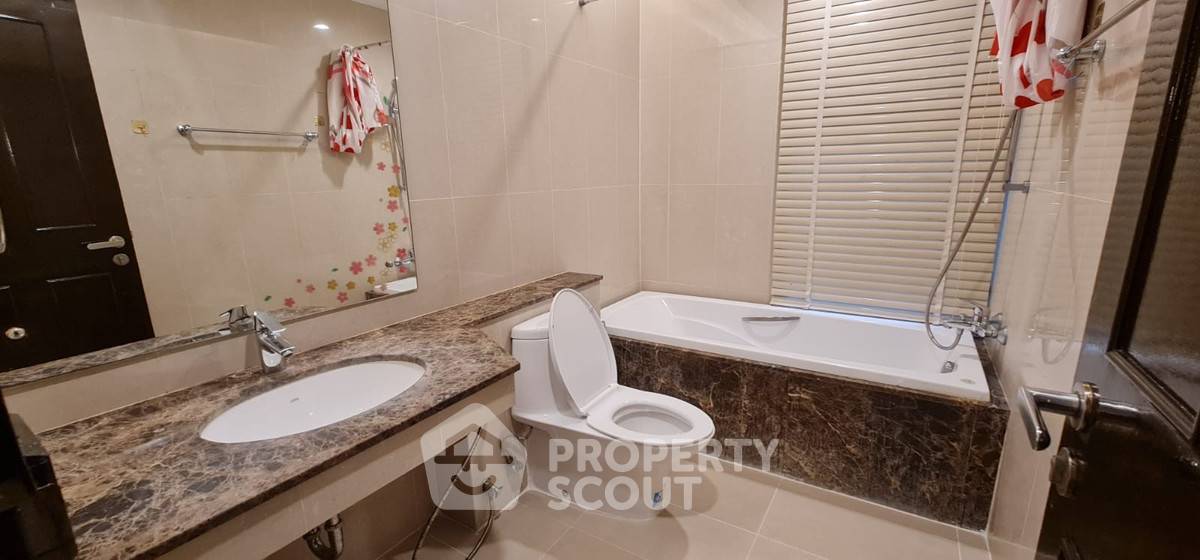 picture 2-BR Condo at The Prime11 Sukhumvit Condominium near BTS Nana (ID 2437676) - 6/11