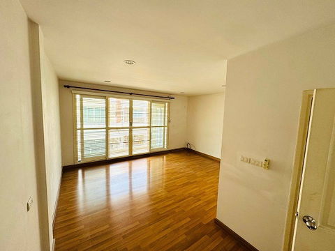 For rent 3 Storey Townhome at Baan Klang Muang Urbanion Rama 9-Ladprao. 7 Minutes from Ekkamai. Available Now for rent 3 Bedroom, 3 bathroom