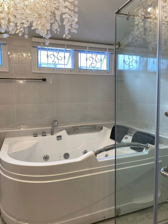 รูป บ้านตกแต่งหรู เฟอร์ครบ พร้อมเข้าอยู่ทันที 💫
บรรยากาศเงียบสงบ ร่มรื่น เหมาะกับครอบครัวหรือชาวต่างชาติ 🌳
- รูปที่ 6/14