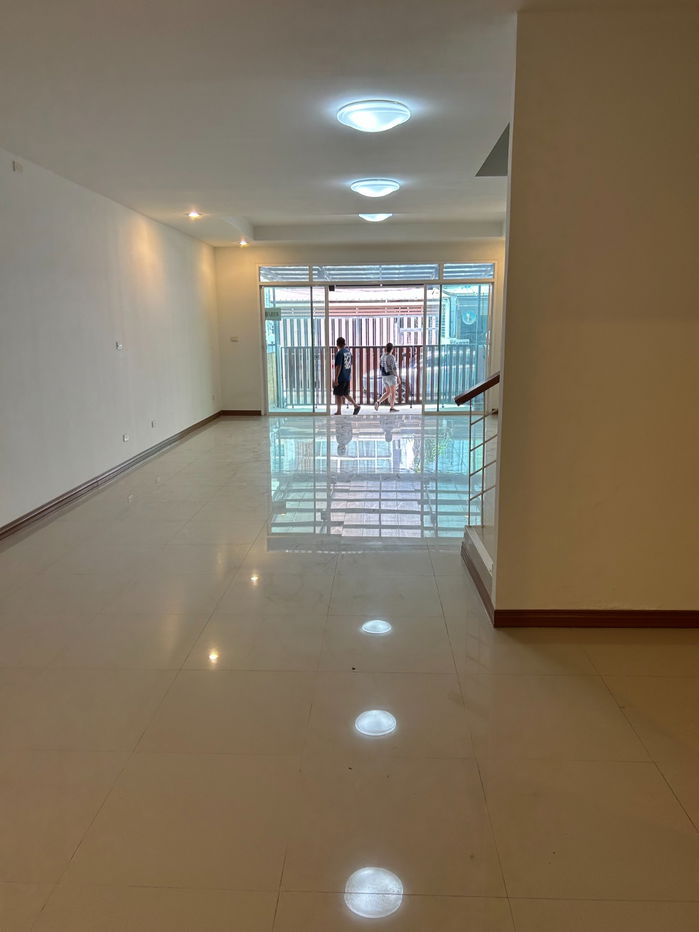 รูป ขายบ้านทาวน์โฮม 3 ชั้น ทำเลเยี่ยม! ใกล้ รร.บดินทรเดชา เพียง 950 เมตร - รูปที่ 15/39