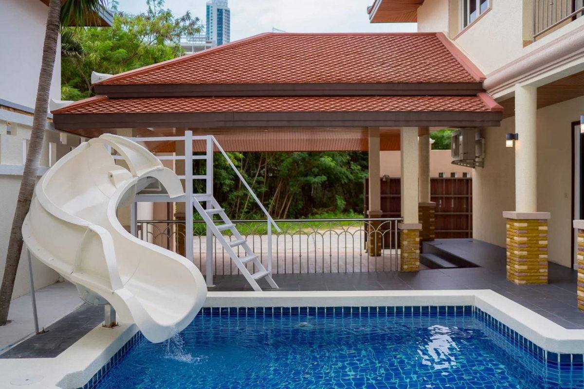 picture Pool Villa within a short walk to beautiful white sandy beach of Jomtien, Only Steps away 150metrs - 6/37