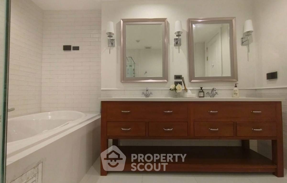 picture 4-BR Condo at Athenee Residence near BTS Phloen Chit (ID 2452119) - 3/7