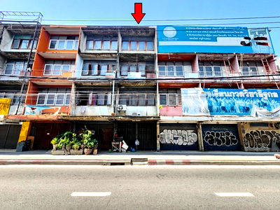 Shophouses for sale Social Security Office Bangkok Head office : FOR SALE  COMMERCIAL BUILDING PROPERTY  3900000 BAHT.