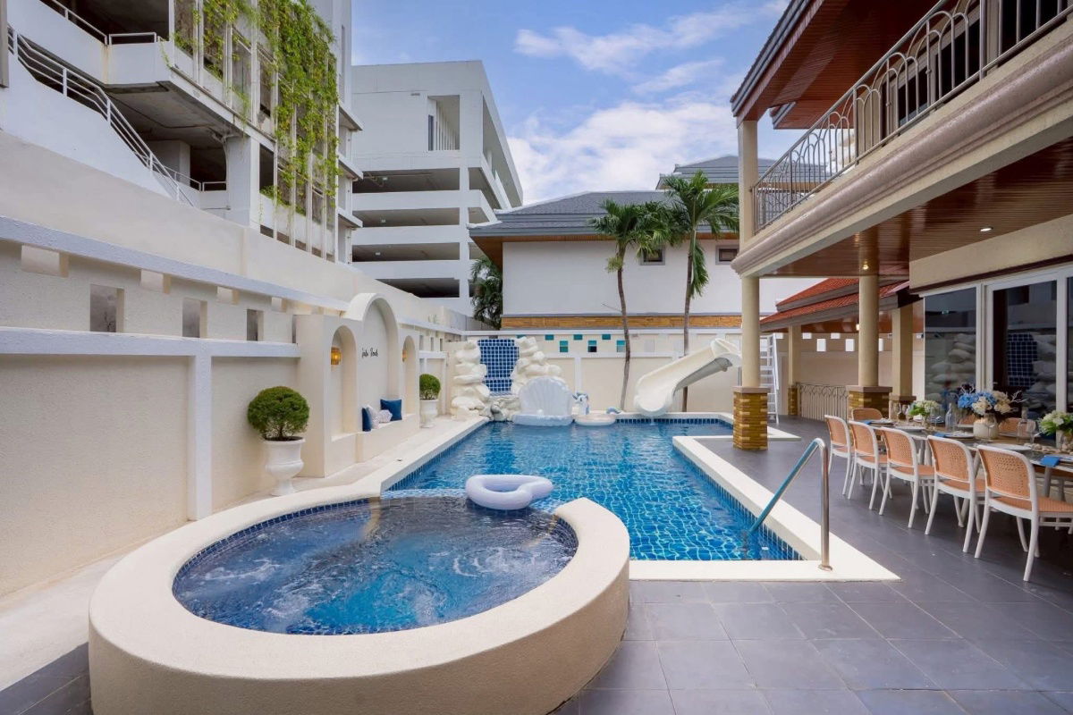 picture Pool Villa within a short walk to beautiful white sandy beach of Jomtien, Only Steps away 150metrs - 9/37