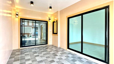 ขายทาวน์โฮม : ฟรีโอน! ทาวน์เฮ้าส์ชั้นเดียว พฤกษา 3 วัดลาดปลาดุก | 3 นอน ตกแต่งใหม่ มีรถตู้ผ่าน | 1.35 ลบ.