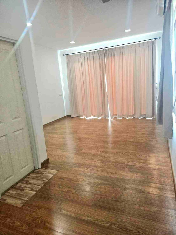 picture B1034 3-storey detached house for rent, Golden Prestige Village, Watcharapol, Sukhaphiban 5 Road - 7/13