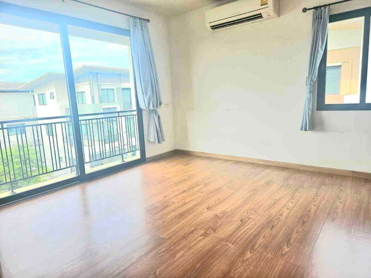 picture B1034 3-storey detached house for rent, Golden Prestige Village, Watcharapol, Sukhaphiban 5 Road - 11/13