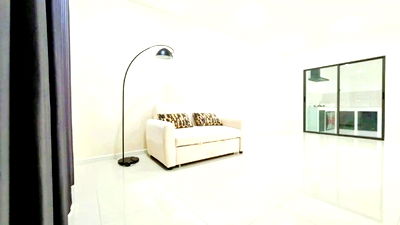 เช่าทาวน์โฮม เขตประเวศ : เฉลิมพระเกียรติร.9 ARLบ้านทับช้าง 900ม. ให้เช่าทาวน์โฮมพรีเมี่ยม 3ชั้น ชั้นลอย 18ตร.วา. 220ตร.ม. 3นอน จัดเต็มเฟอร์ฯ รพ.สิรินธร 1.9 กม.