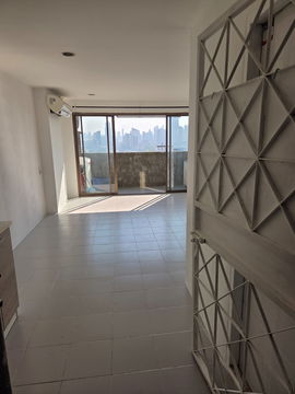 Condo for sale, Thap Kaew Tower, Ratchada-Huai Khwang, 23rd floor, beautiful view, wide balcony