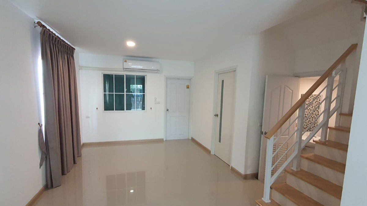 รูป T 1463 ให้เช่า ทาวน์โฮม 2 ชั้น หลังมุม ม.J City ถ.แพรกษา บ้านสวยสภาพดี มีเฟอร์นิเจอร์ ราคา 15,000 บาท - รูปที่ 5/13