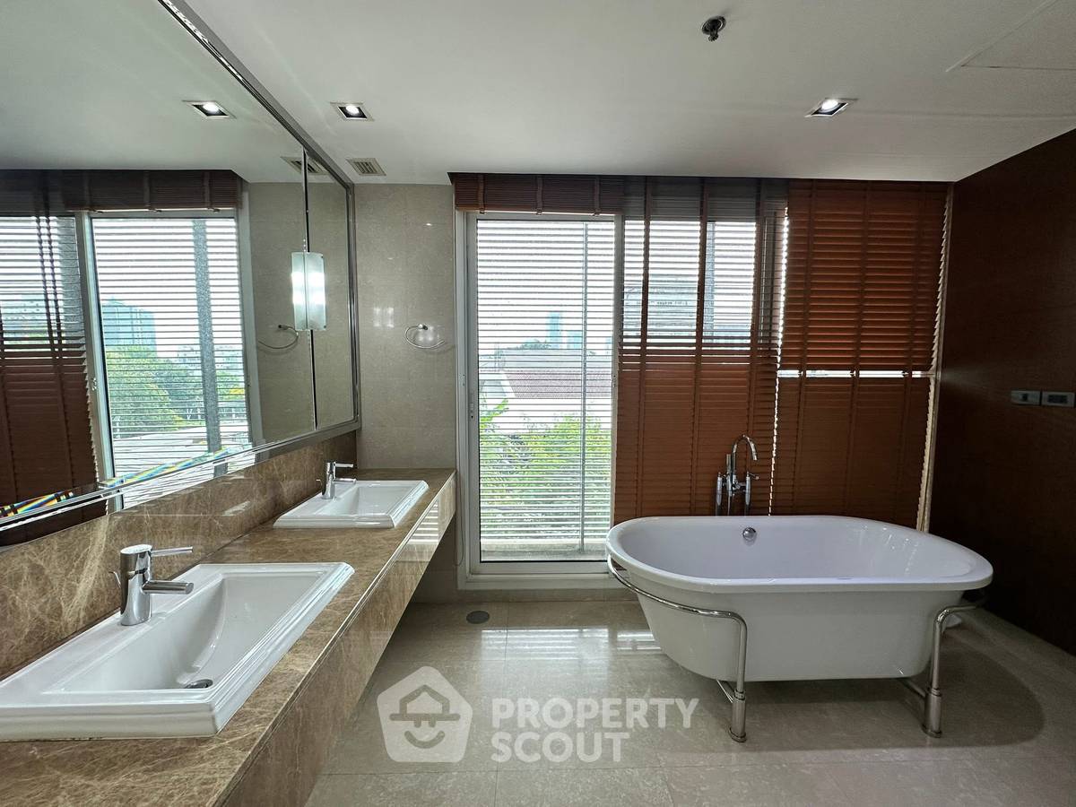 picture 4-BR Condo at Belgravia Residences Condominium near BTS Thong Lor (ID 2455113) - 8/17