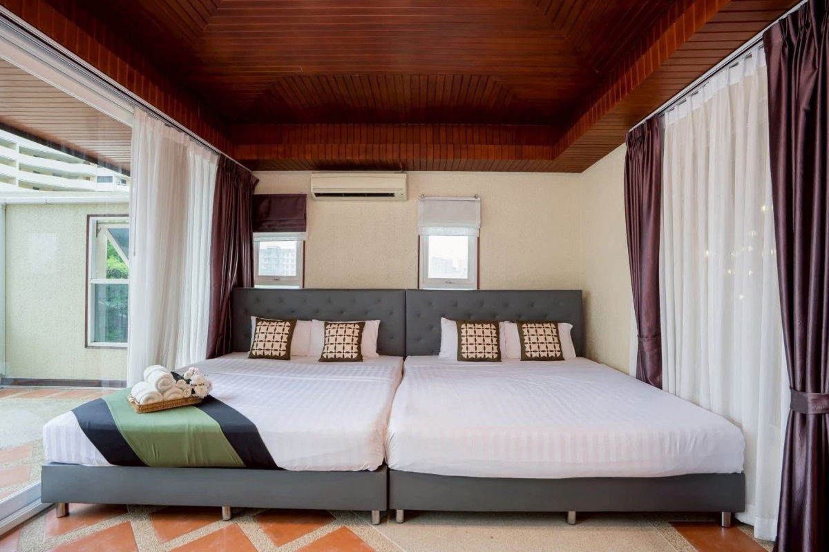 picture Pool Villa within a short walk to beautiful white sandy beach of Jomtien, Only Steps away 150metrs - 34/37