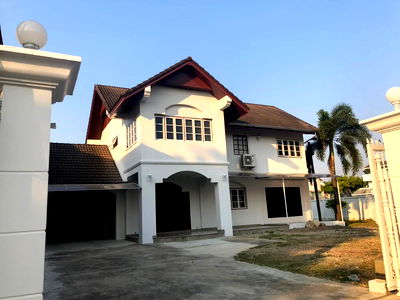 Houses for sale Chandrakasem Rajabhat University : Two-storey detached house for sale with land, Soi Lat Phrao 8, Lat Phrao, Bangkok.