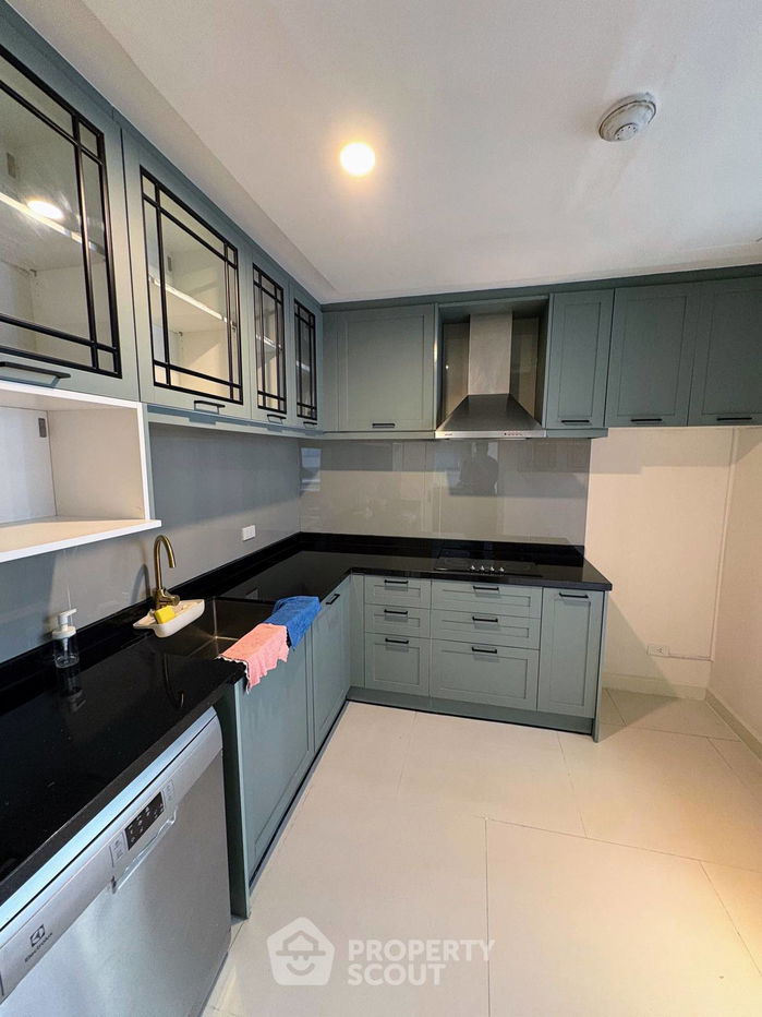 picture 2-BR Condo at The Emporio Place near BTS Phrom Phong (ID 2455279) - 6/16
