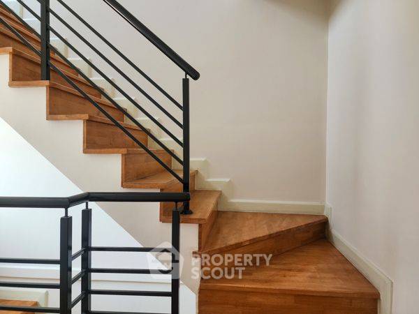 รูป ทาวน์เฮาท์ 4-ห้องนอน ใน บางขุนกอง (ID 2028251) - รูปที่ 13/16