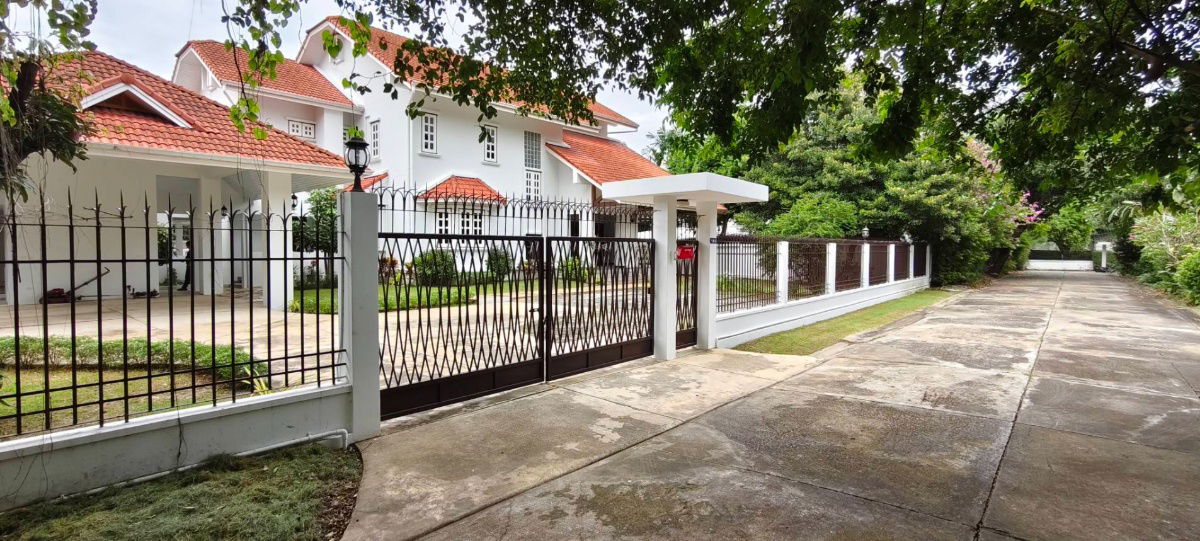 รูป ให้เช่า บ้านเดี่ยว หลังใหญ่ หลังริม 4 ห้องนอน ซอยปรีดีพนมยงค์ 11 สุขุมวิท 71 คลองตัน พร้อมเฟอร์นิเจอร์ไม้สักทั้งหลัง - รูปที่ 3/37