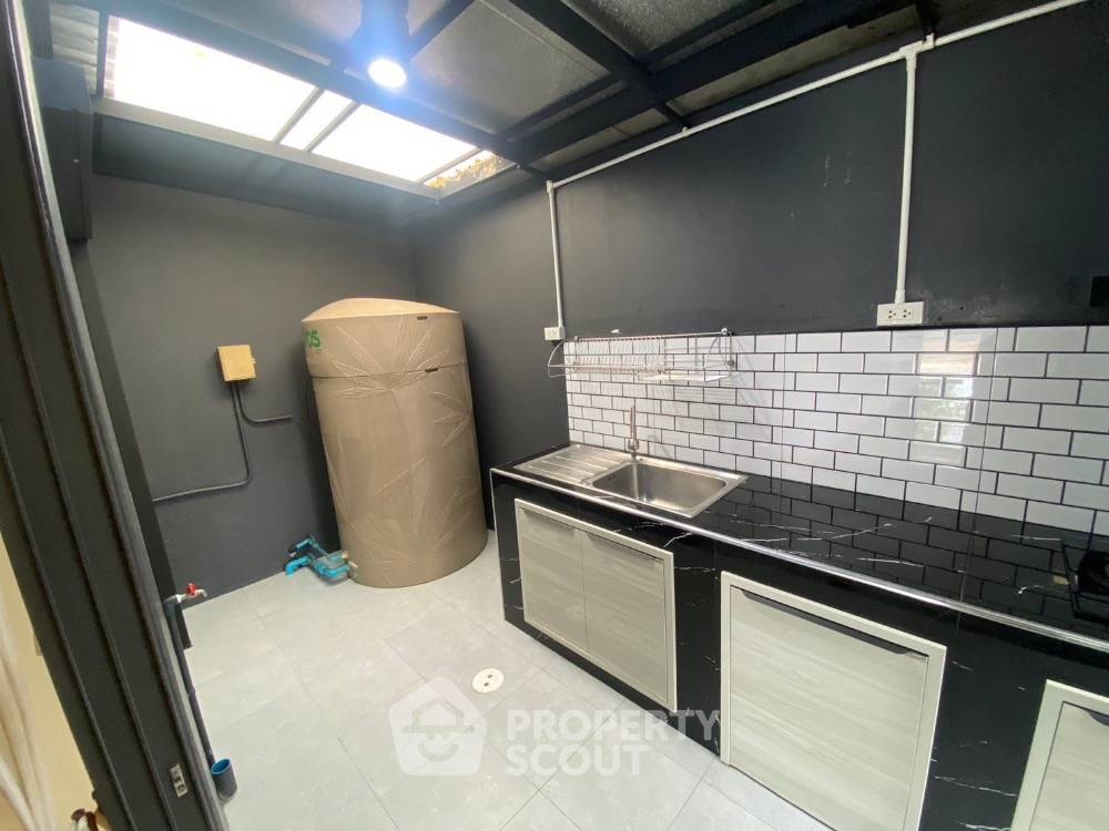 รูป ทาวน์เฮาท์ 3-ห้องนอน ใน บางรักพัฒนา (ID 1803380) - รูปที่ 3/12