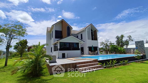 5-BR Villa in Nong Kae (ID 1895071)