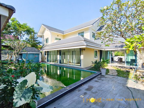 ให้เช่า Pool villa 2 ชั้นหลังใหญ่ 14 ห้องนอน 15 ห้องน้ำ 1 ห้องครัว 3 ที่จอดรถ