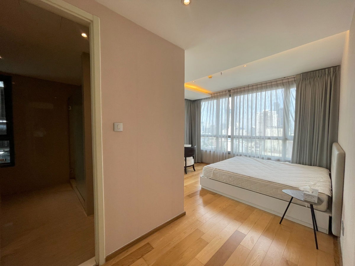 picture For Sell H Sukhumvit 43 condominium 2 bedroom with bathtub conner unit Rare item - 2/15